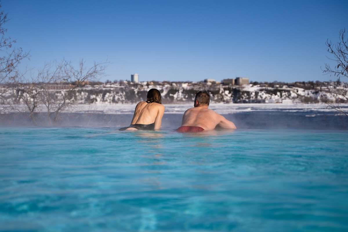 Strøm spa nordique couple hiver
