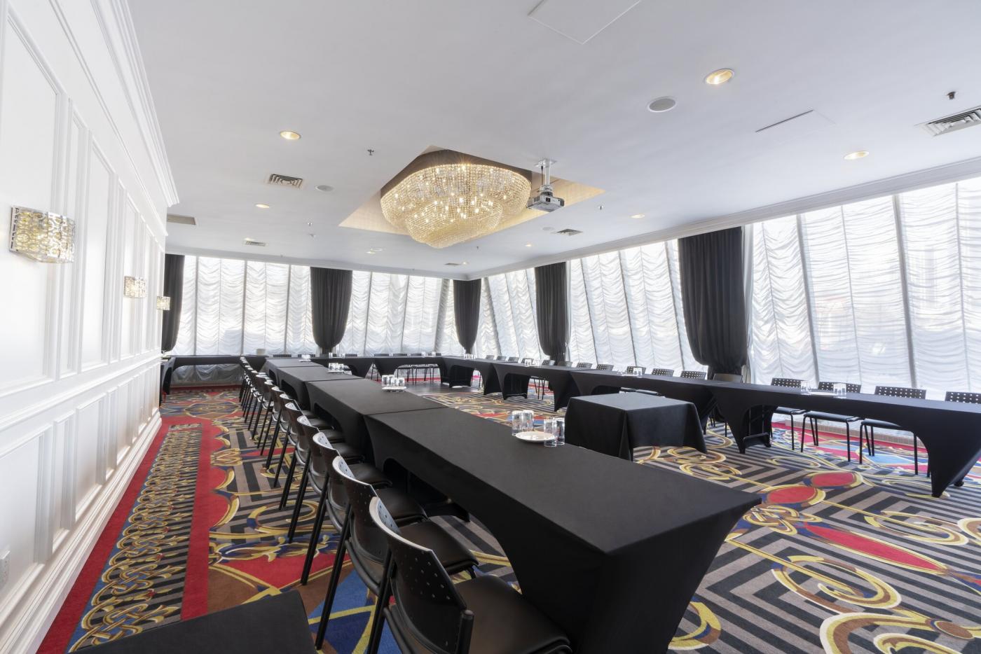 hotel-plaza-salle-reunion-table