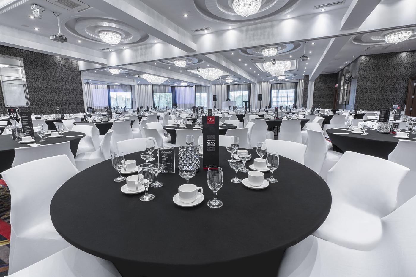 Hotel-plaza-salle-montage-table
