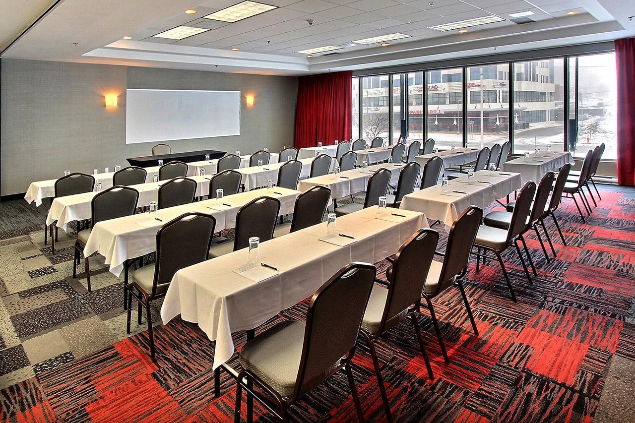 Hotel classique salle réunion montage table