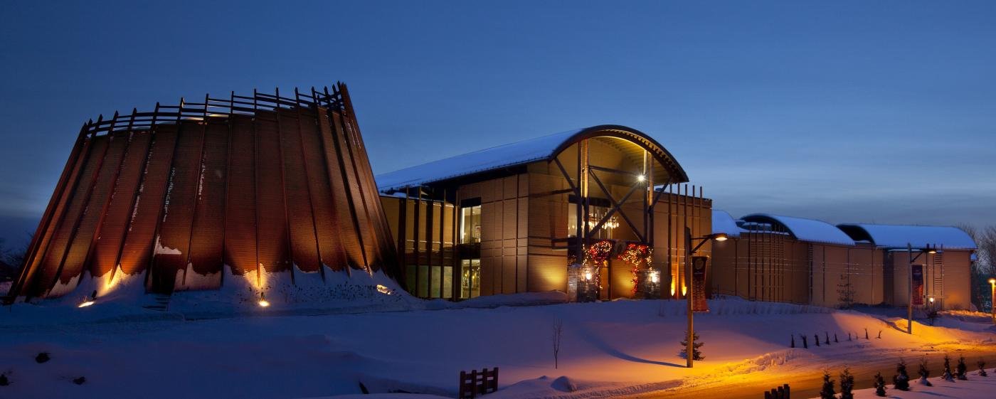 Hôtel-Musée Premières Nations - Exterior view in winter