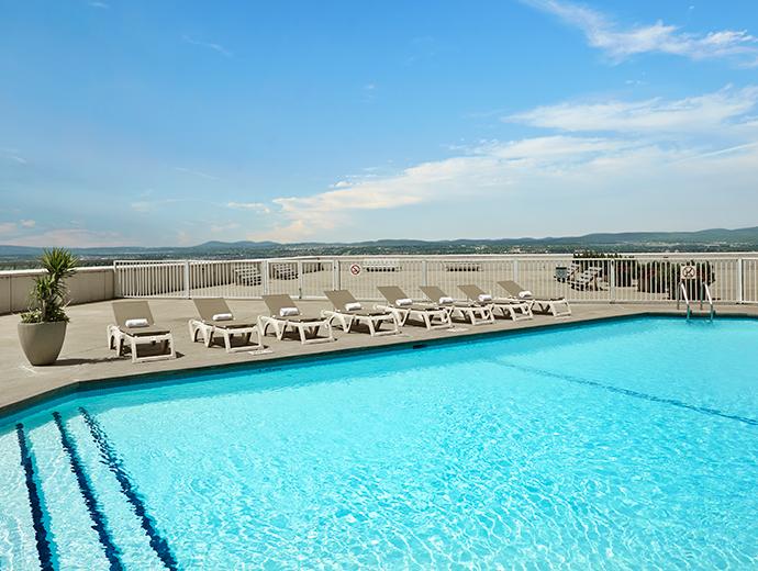 Hilton Québec - outdoor pool