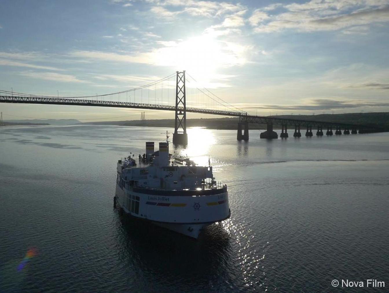 Croisières AML - the AML Louis Jolliet and the Île d'Orléans Bridge