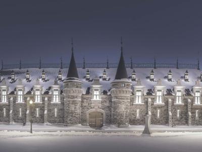 manege-militaire-qc-facade-hiver-1400x900