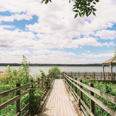 fleuve et passerelle